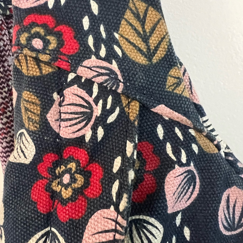 KAVU Women's Floral Sling Bag - Black and Red - Picture 5 of 11